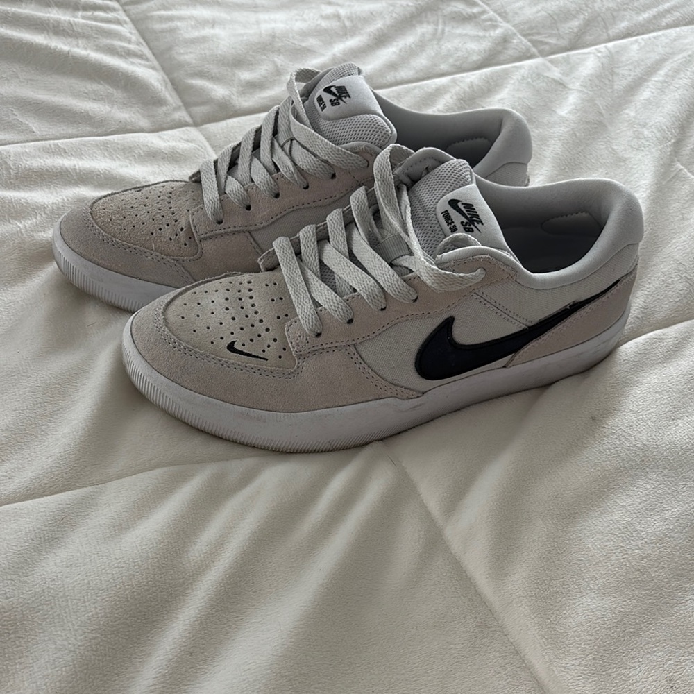 Nike SB White Cream Black Sneakers